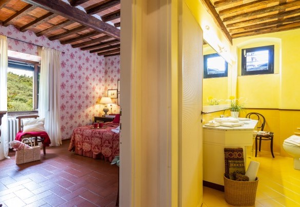 Double bedroom n.1 with adjacent bathroom n.2 - Villa Il Colle di Moriano