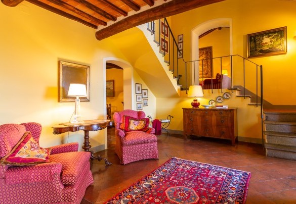 Main entrance and staircase to the upper floors - Villa Il Colle di Moriano
