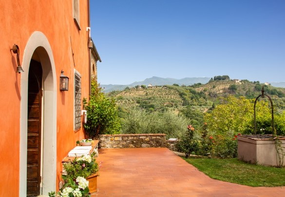 Panoramic view on the green and open landscapes seen from the house - Villa Il Colle di Moriano 
