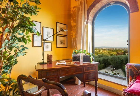 Living room on the mezzanine floor - Villa Il Colle di Moriano