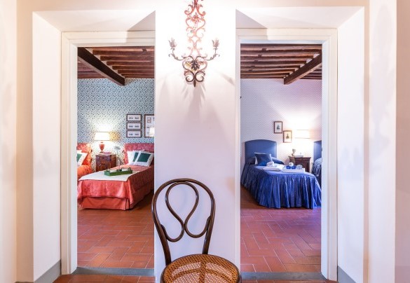 Twin bedrooms (both with joinable beds) n.3 and n.4 on the first floor - Villa Il Colle di Moriano
