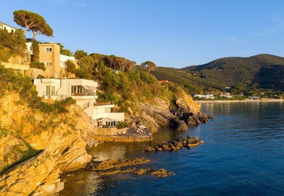 Tra le località di Forno e Scaglieri - Villa Il Faro