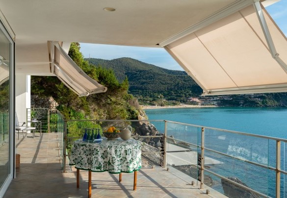 Terrazze vista mare su ogni piano della villa - Villa il Faro 