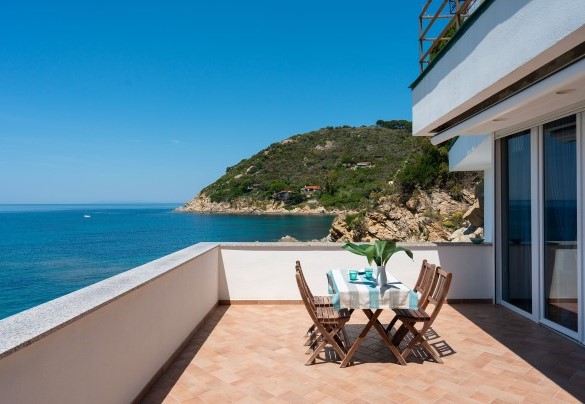 Terrazze vista mare su ogni piano della villa - Villa il Faro 