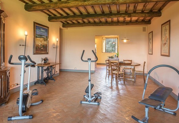 La zona palestra al piano terra – Villa Il Foramasso