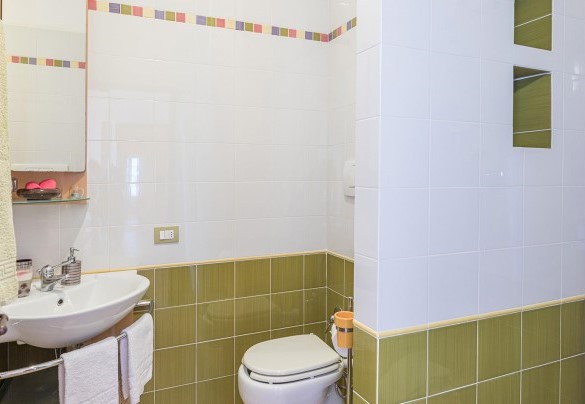 Bagno con doccia n.3 en suite alla camera n.3 – Villa Il Foramasso