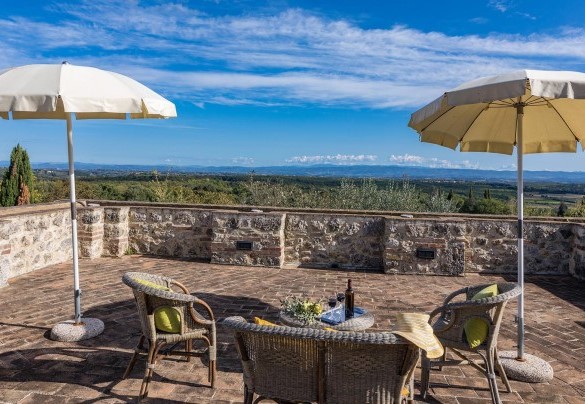 La terrazza nella splendida atmosfera della campagna senese – Villa Il Foramasso 