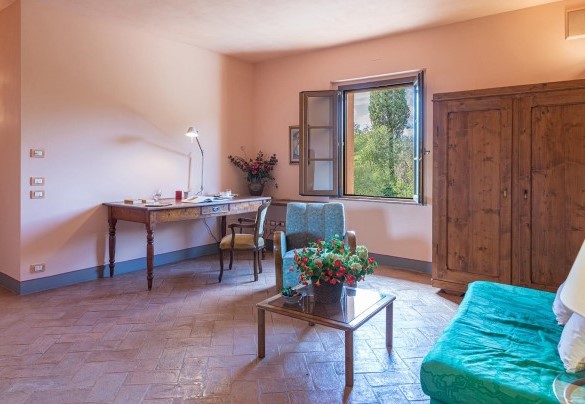 Lo studio al primo piano con divano letto matrimoniale – Villa Il Foramasso