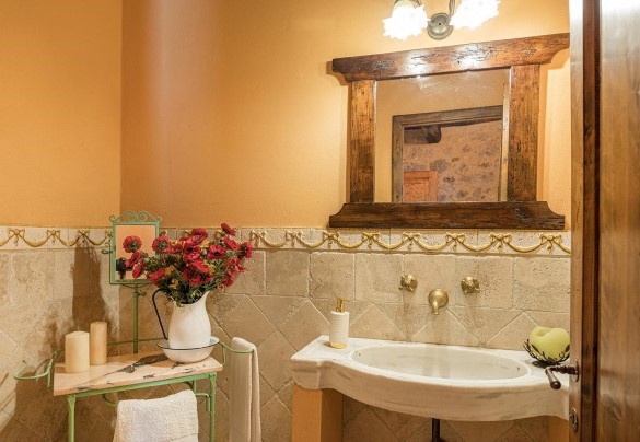 Al piano terra ben due bagni al servizio degli ospiti – Villa Il Foramasso