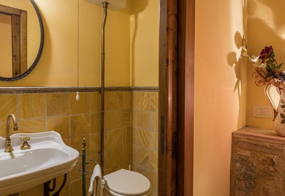 Al piano terra ben due bagni al servizio degli ospiti – Villa Il Foramasso