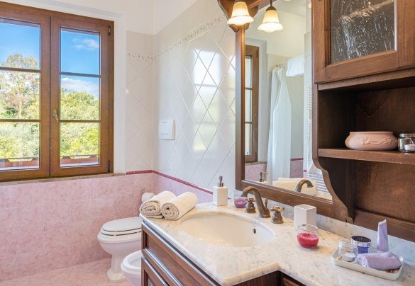 Bagno con doccia n.5 en suite alla camera n.5 – Villa Il Foramasso