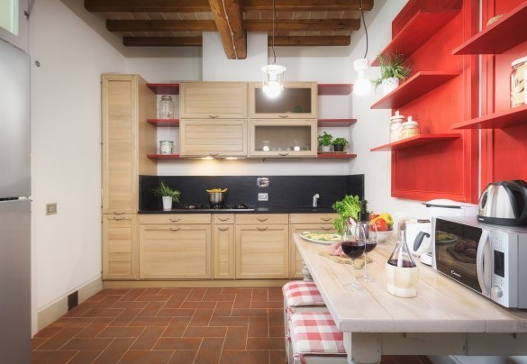 Cucina luminosa adiacente alla sala da pranzo - Villa il Magnifico 