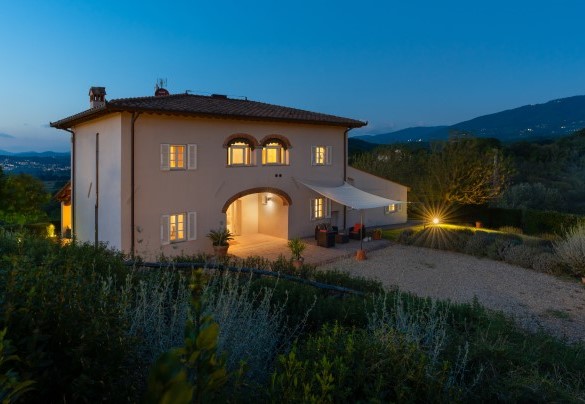 La villa illuminata al tramonto - Villa il Magnifico  