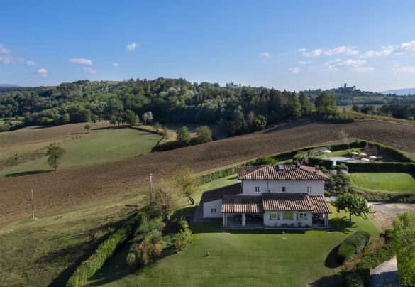 La villa è circondata da borghi dal sapore unico come la vicinissima Reggello col suo tipico centro storico - Villa il Magnifico
