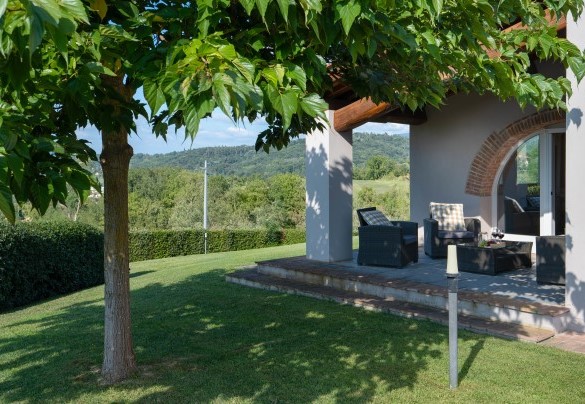 Il fascino della villa toscana a cui fa da cornice un giardino rigoglioso e curato - Villa il Magnifico