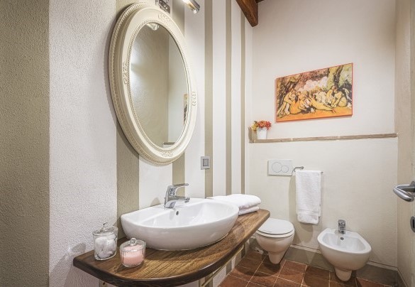 Bagno di servizio al piano terra - Villa il Magnifico