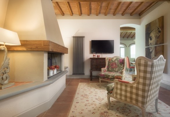 Ampio salotto con sedute e zona tv - Villa il Magnifico 
