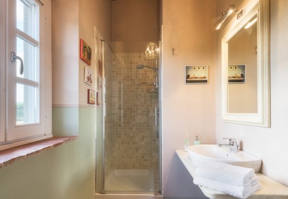 Bagno en suite n.2 con doccia al primo piano - Villa il Magnifico 