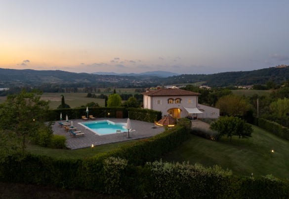 La panoramica proprietà al tramonto - Villa il Magnifico  