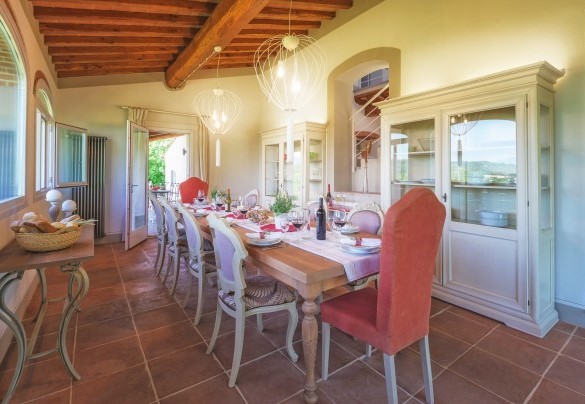 Sala da pranzo con uscita diretta verso l'esterno - Villa il Magnifico 