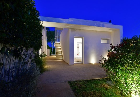 La facciata lato cancello d’entrata - Villa Il Melograno