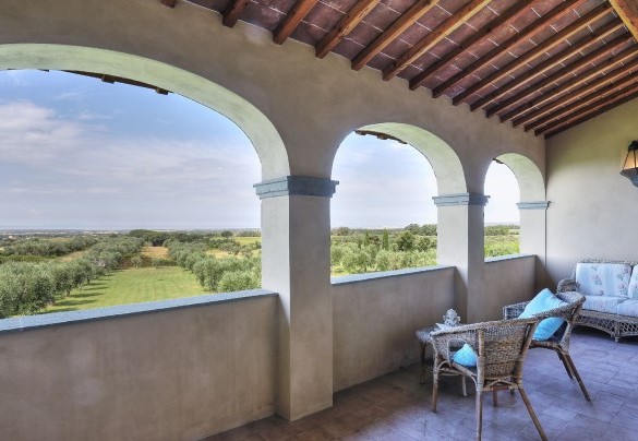 The magnificent terrace overlooking the courtyard - Villa Il Meluccio