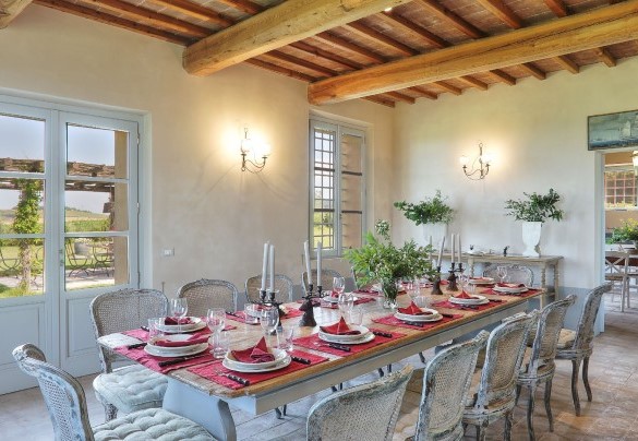 The elegant dining room - Villa Il Meluccio