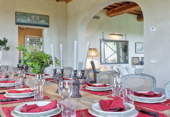 The elegant dining room - Villa Il Meluccio