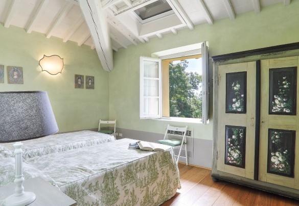 The colorful twin bedroom - Villa Il Meluccio