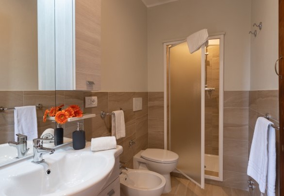 Il bagno con doccia al primo piano – Villa Il Pino