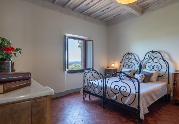 La camera matrimoniale al primo piano – Villa Il Pino