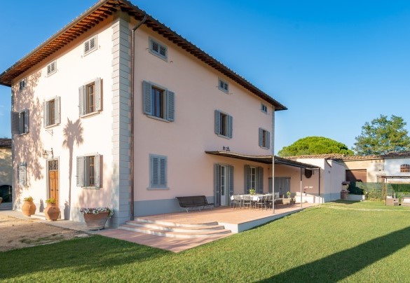 Villa il Pino conserva tutto il fascino delle tipiche ville padronali del secolo scorso - Villa Il Pino