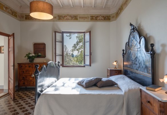 La camera matrimoniale al primo piano – Villa Il Pino