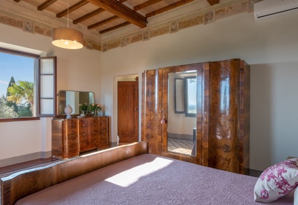 La camera matrimoniale al primo piano – Villa Il Pino