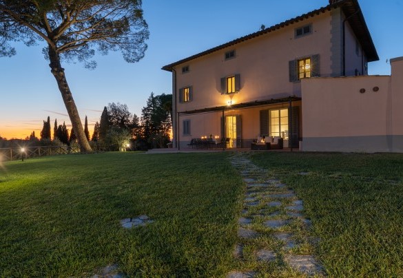 Villa il Pino conserva tutto il fascino delle tipiche ville padronali del secolo scorso - Villa Il Pino