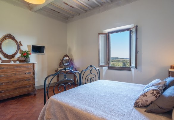 La camera matrimoniale al primo piano – Villa Il Pino