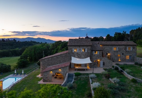 Il suggestivo tramonto sulle dolci colline che circondano la villa - Villa Il Pozzo