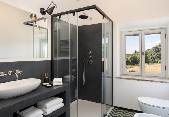 Il bagno con doccia n. 6 al primo piano – Villa Il Pozzo