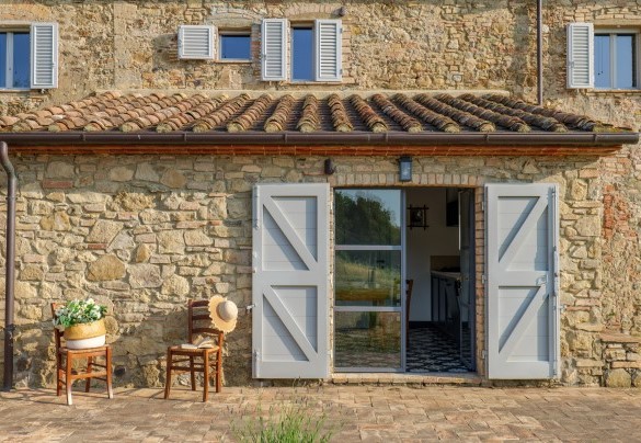 L’accesso alla villa, posto di fronte al comodo parcheggio - Villa Il Pozzo