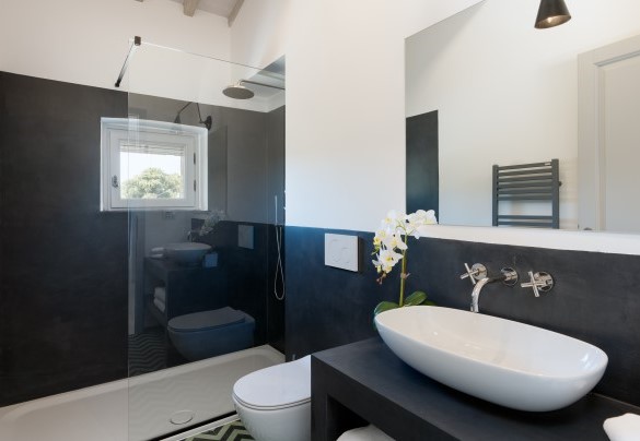 Il bagno con doccia n. 4 al primo piano – Villa Il Pozzo