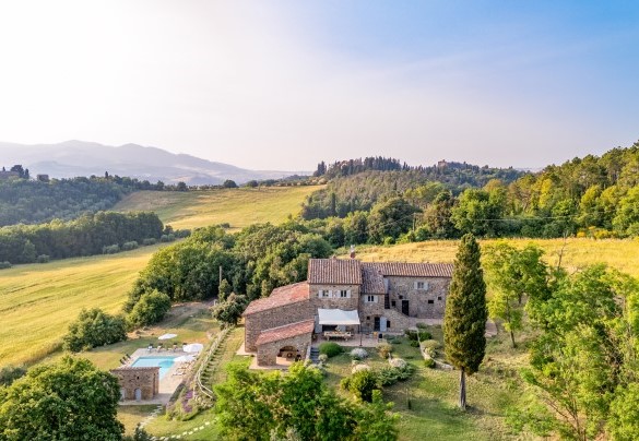 La villa, in posizione panoramica, offre privacy assoluta - Villa Il Pozzo