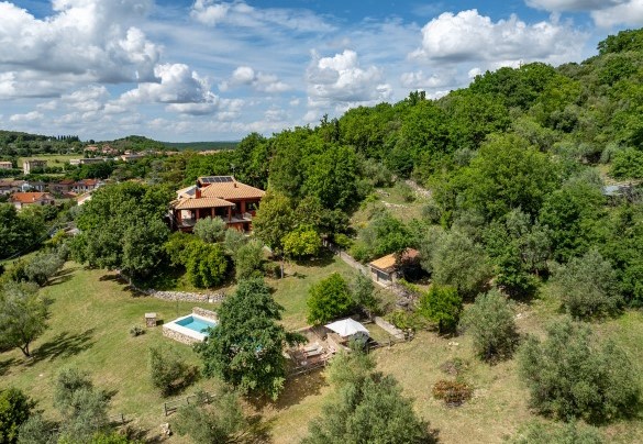 Villa con piscina esclusiva nel verde delle colline della Tuscia – Villa il Ritiro