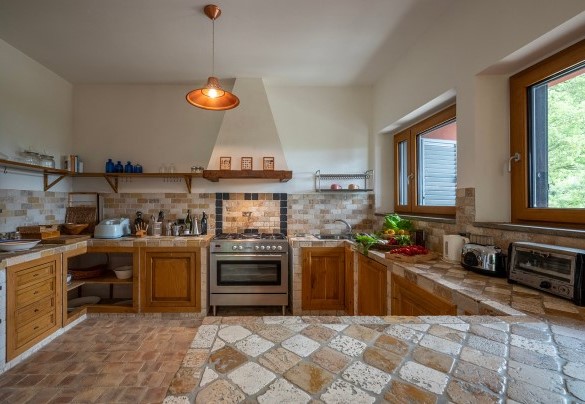 La cucina accessoriata  – Villa il Ritiro