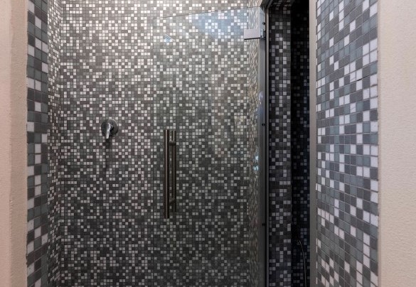 Doccia contigua al bagno turco, piano terra – Villa il Ritiro 