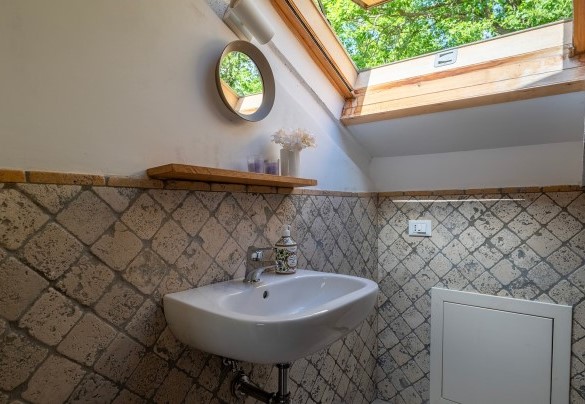 Bagno en-suite con doccia n.4, mansarda – Villa il Ritiro