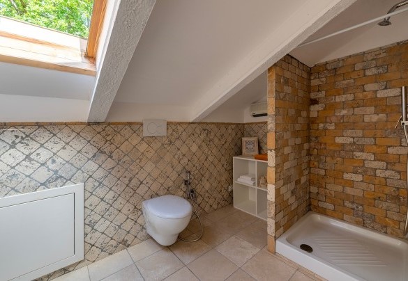 Bagno en-suite con doccia n.4, mansarda – Villa il Ritiro