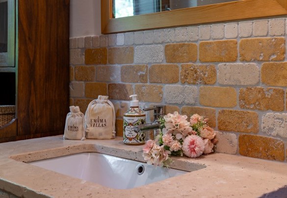 Bagno en-suite con vasca n.2, primo piano – Villa il Ritiro