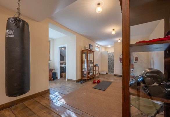 Stanza polivalente con attrezzi da palestra, piano terra – Villa il Ritiro 