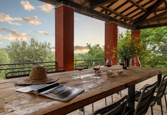 Il portico nei bagliori del tramonto – Villa il Ritiro