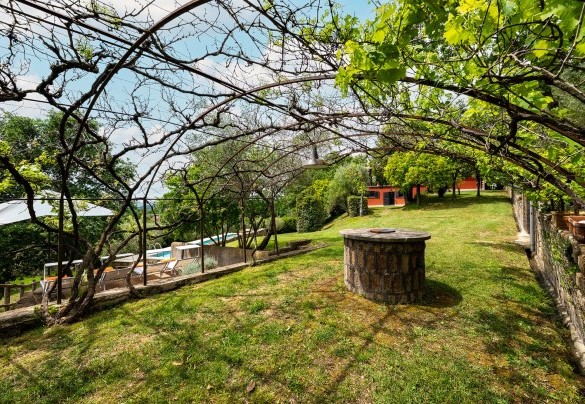 Il parco si sviluppa su più livelli terrazzati – Villa il Ritiro